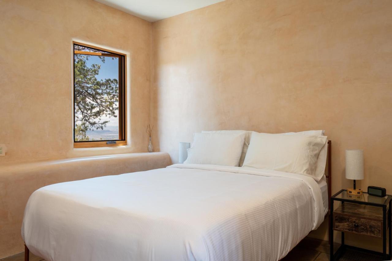 Santa Fe Ridgetop Retreat With 2 Hot Tubs And Views Экстерьер фото